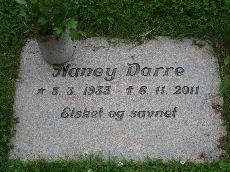 Nancy Darre.JPG